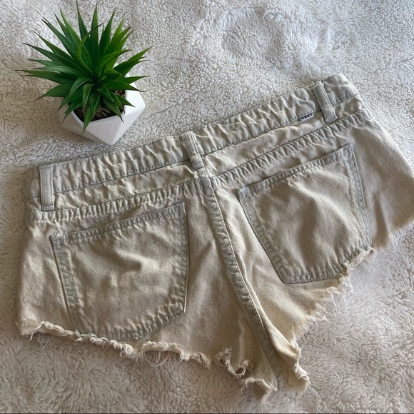 SOLD✨ RVCA • Cut-off Denim Shorts - Picture 4 of 7